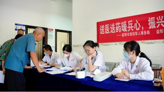 送医送药暖兵心，振兴乡村促健康495.png
