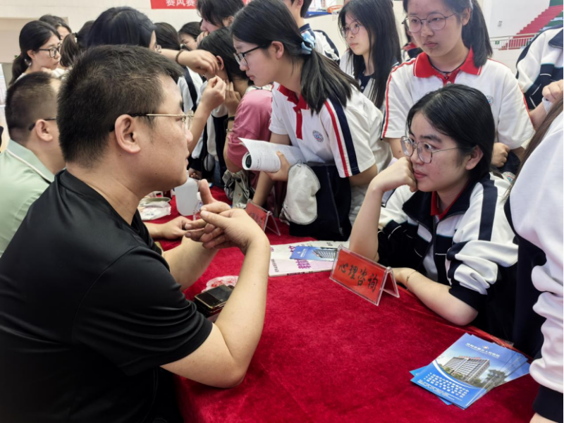 自强不息 心向未来&mdash;&mdash;2026年12355中高考减压进校园活动在益阳市第十六中学顺利举行